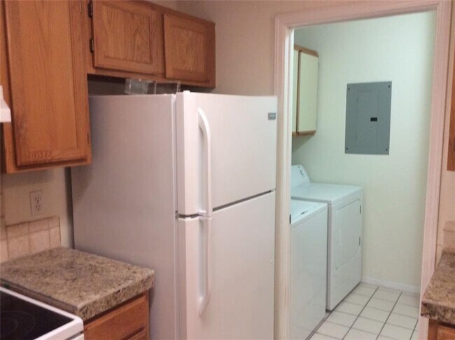 Foto del edificio - 2082 E Farr Ln