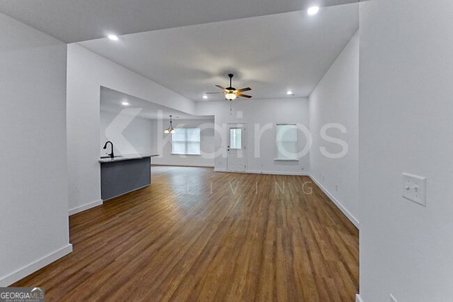 Building Photo - 142 Hughes Dr