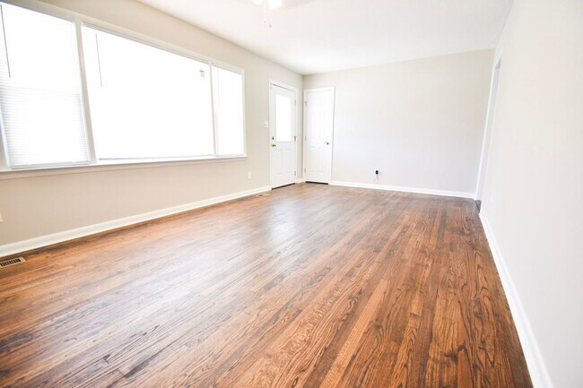 Foto del edificio - 3 BEDROOM 2 BATHROOM - SMALL PETS