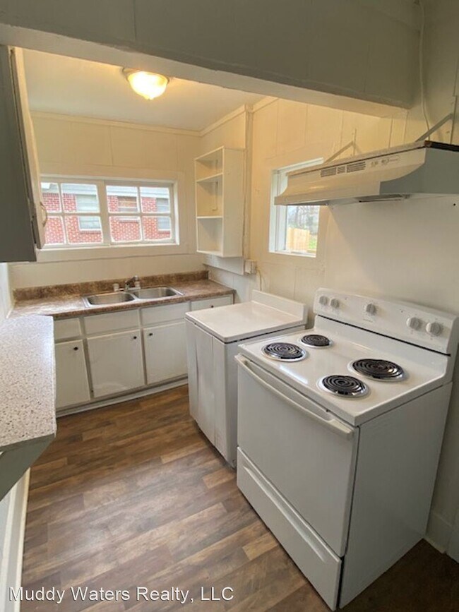 Building Photo - 2 br, 1 bath House - 312 S Canal St