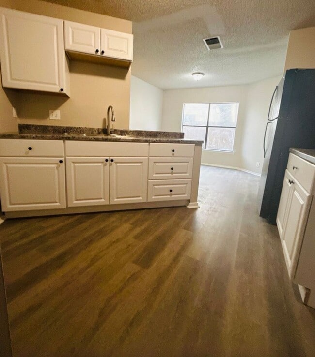 Foto del edificio - 11754 Spring Song Dr