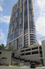 Building Photo - 600 Queen St