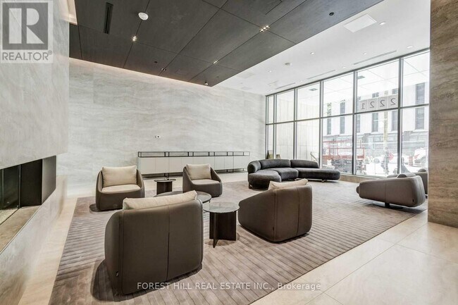 Photo du bâtiment - 2221 Yonge St