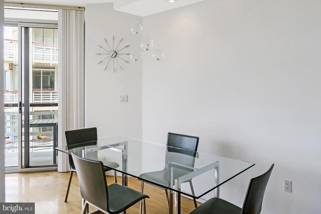 Foto del edificio - 1300 13th St NW
