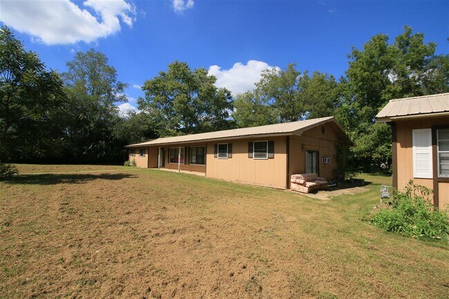 Building Photo - 49 Green Ln