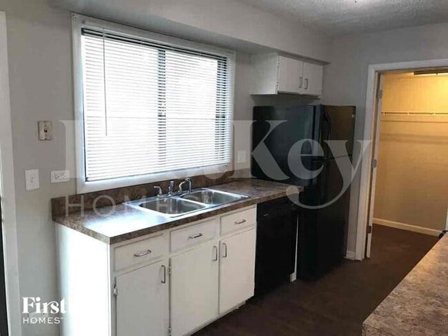 Building Photo - 30W118 Maplewood Dr