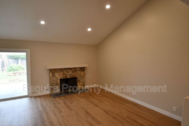 Foto del edificio - 3621 Miramar Way