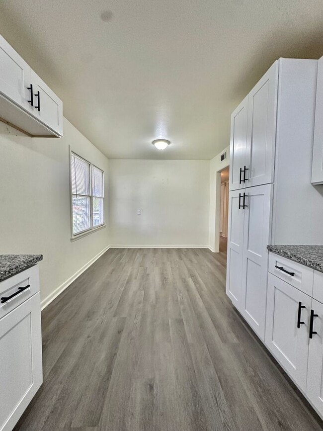 Foto del edificio - COMING MARCH 2026 - Cozy 3-Bedroom Home w/ Fully Renovated Kitchen!!