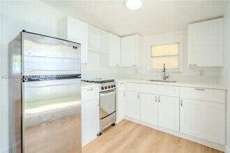 Building Photo - 27 SW 55th Ave