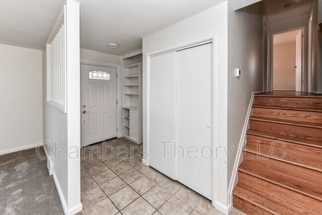 Foto del edificio - 5212 Montgomery St