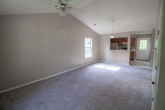 Building Photo - 657 Country Squire Ct