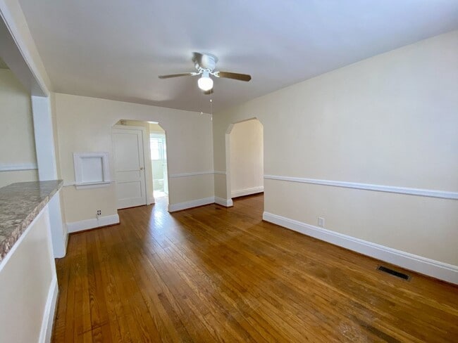 Building Photo - Hampton Gardens