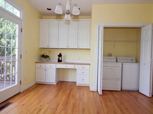 Foto del edificio - Gorgeous 4BR/3.5BA Townhouse in Desirable ...