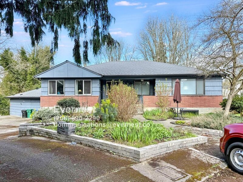 Foto principal - 10021 7th Ave NW
