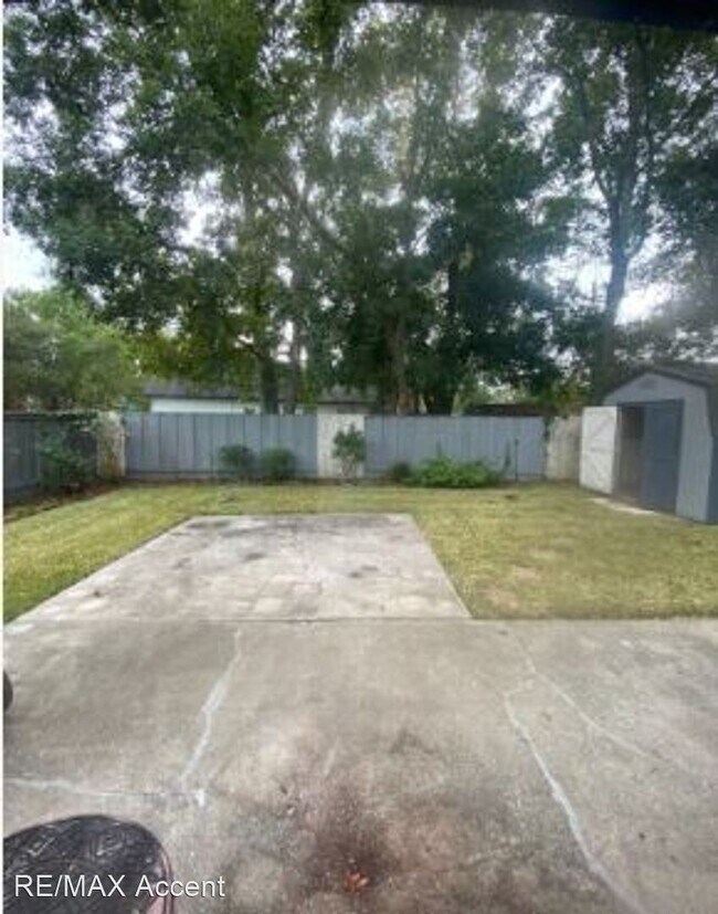 Building Photo - 3 br, 2 bath House - 13 Marseilles Court