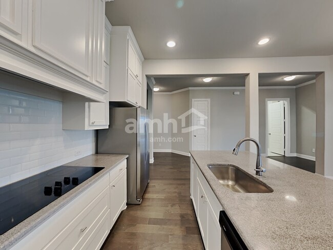 Foto del edificio - 448 Strait Ln