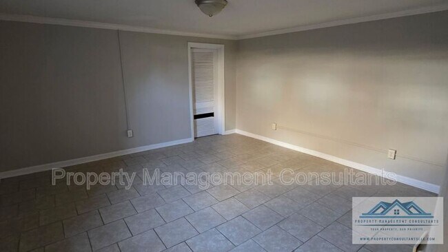 Foto del edificio - 727 N Sherrod Ave