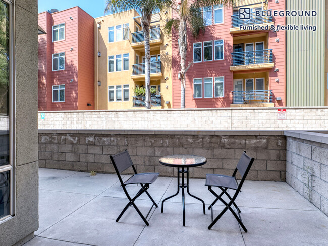 Building Photo - 4055 Redwood Ave