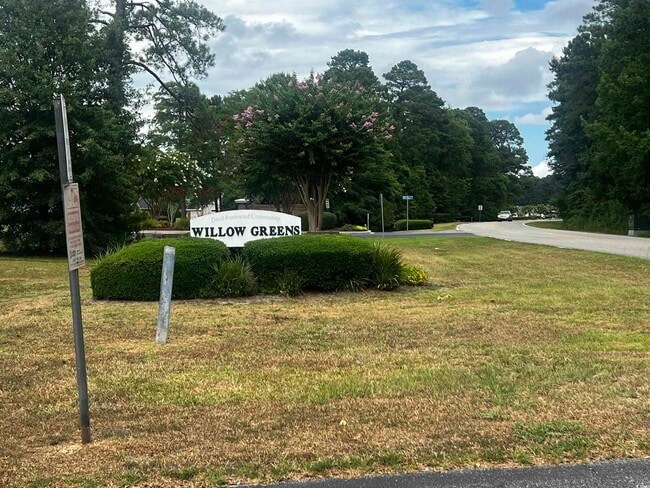 Building Photo - 595 Willow Green Dr