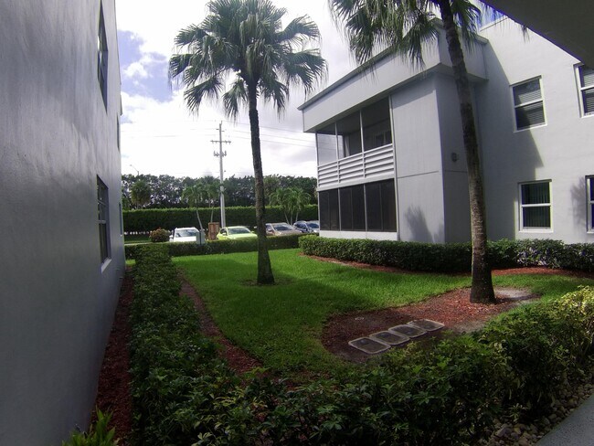 Building Photo - 935 Flanders T