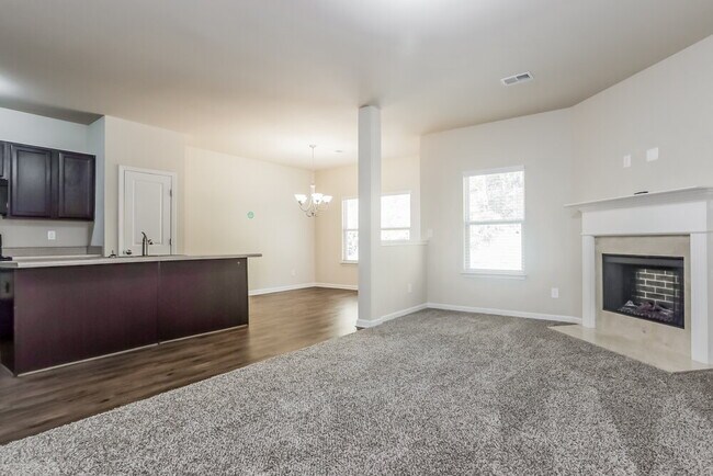 Foto del edificio - 250 Stillwood Dr