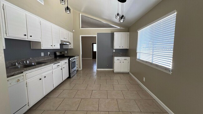 Foto del edificio - (APPLICATION PENDING) East Lancaster Home