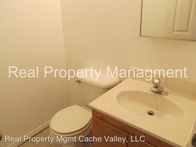 Building Photo - 15 N 200 E