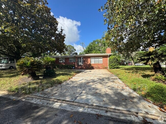 Building Photo - 2204 Tegner Dr