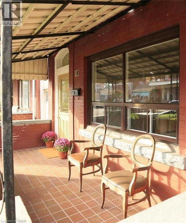 Building Photo - 18 Mulberry St