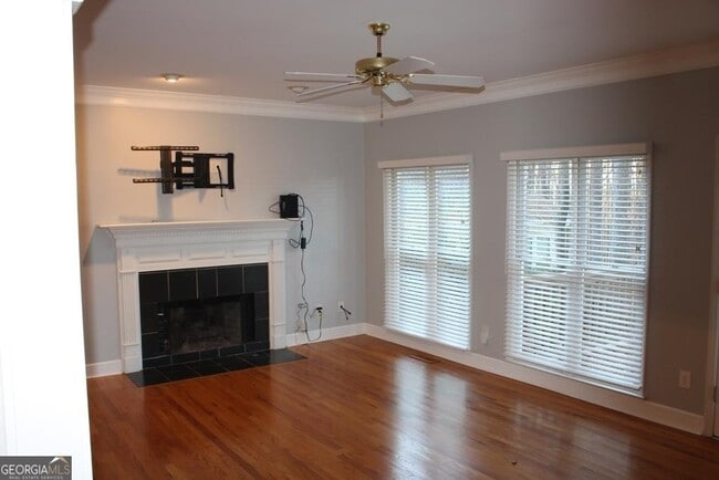 Building Photo - 3460 Goldenrod Dr