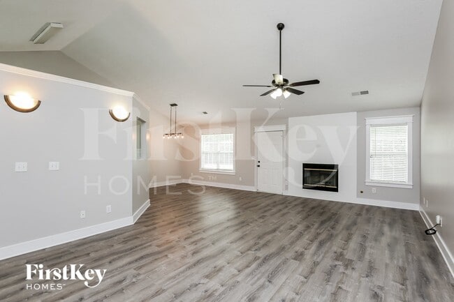 Building Photo - 6247 Highgrove Dr
