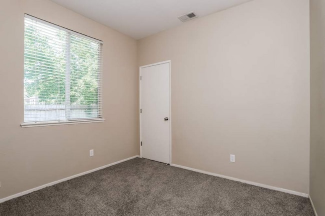 Foto del edificio - 9396 Lakepoint Dr