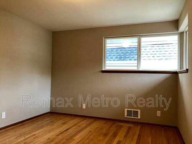 Foto del edificio - 2505 Yale Ave. E.