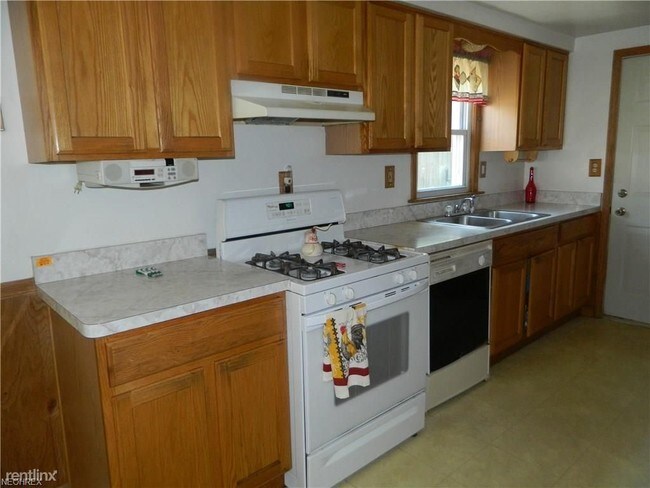 Building Photo - 1246 E 343rd St