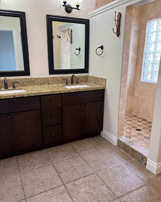 Building Photo - 7260 E Softwind Dr