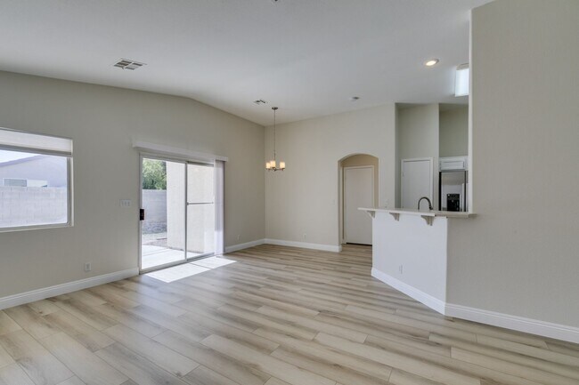 Foto del edificio - NORTH LAS VEGAS SINGLE STORY 3 BEDROOM HOME, FRESHLY UPGRADED