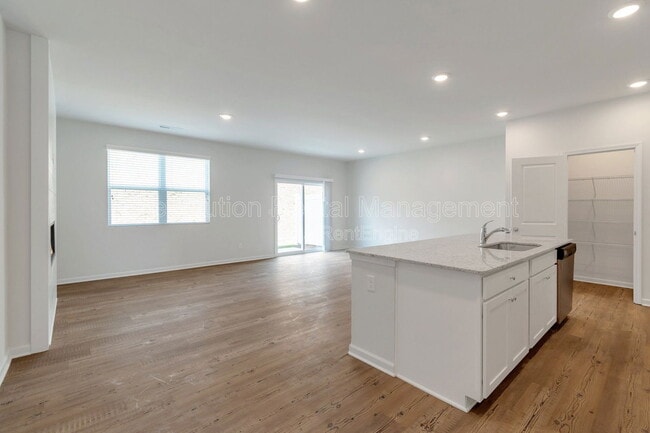 Foto del edificio - 101 Tumbling Waters Trl