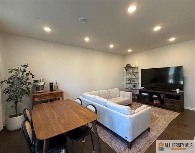 Building Photo - 13 Sternadori Rd