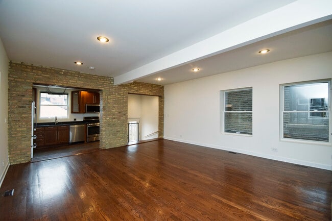 Building Photo - 2702 N Artesian Ave