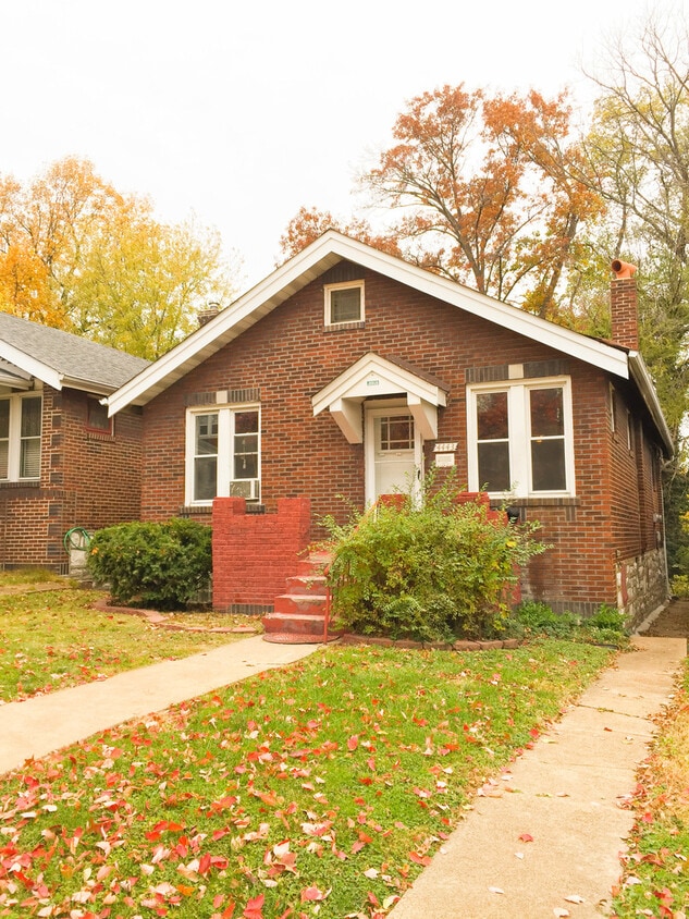 Primary Photo - Renovated S City Bungalow 2 beds 1 bath w ...