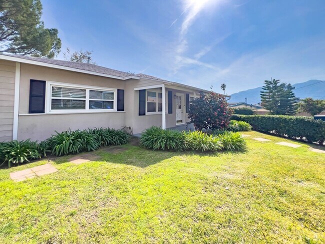 Foto del edificio - Charming 2BR Home in La Crescenta!