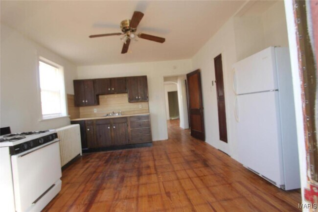 Building Photo - 5424 Rhodes Ave