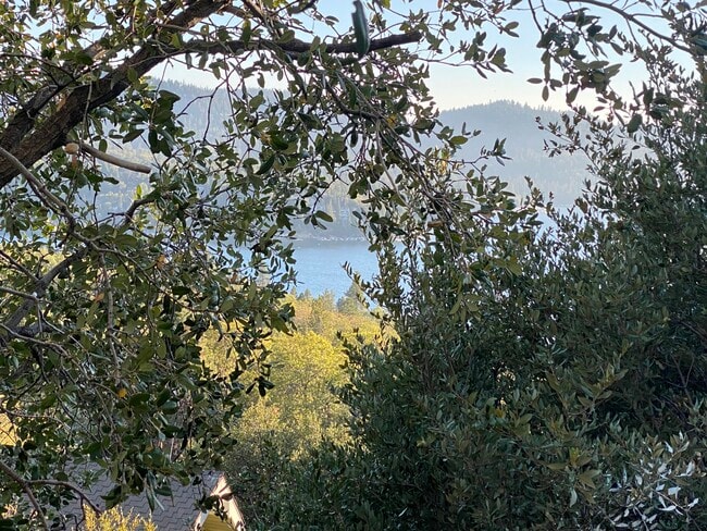 Building Photo - 1322 Yellowstone Dr