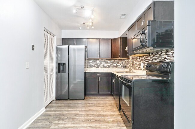 Building Photo - 2140 Kimball Cir