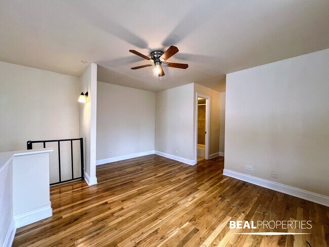 Building Photo - 1220 N La Salle Dr