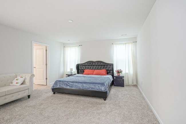 Building Photo - 32 Westmont Dr
