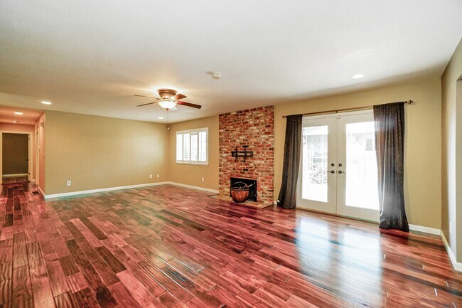 Foto del edificio - Charming Lincoln Village West 3BD Home with Spacious Corner Lot