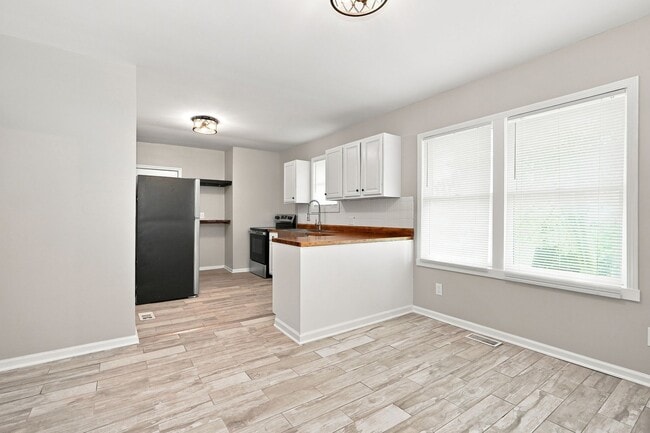 Foto del edificio - 846-848 Reinhard Ave