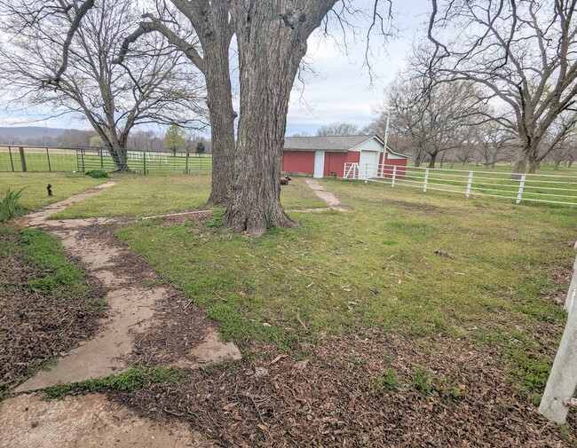Building Photo - Claremore Farmhouse
