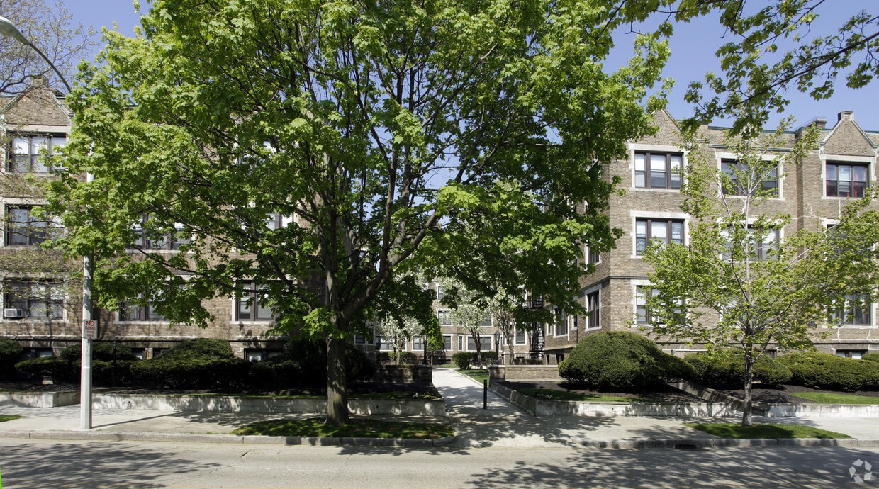 118 - 130 Babcock St - 118-130 Babcock St